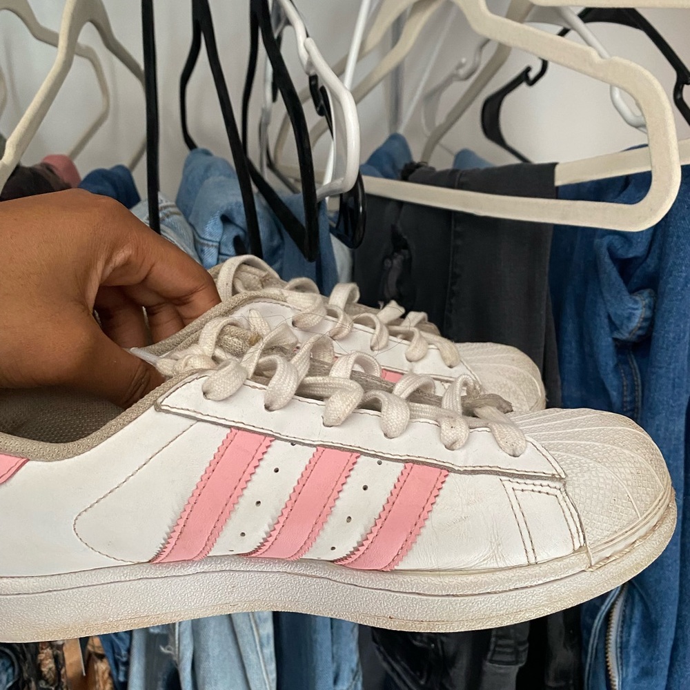 Adidas original #adidas #mid90s #y2k #pinkadidas #vintage Seen on Alexa Demie